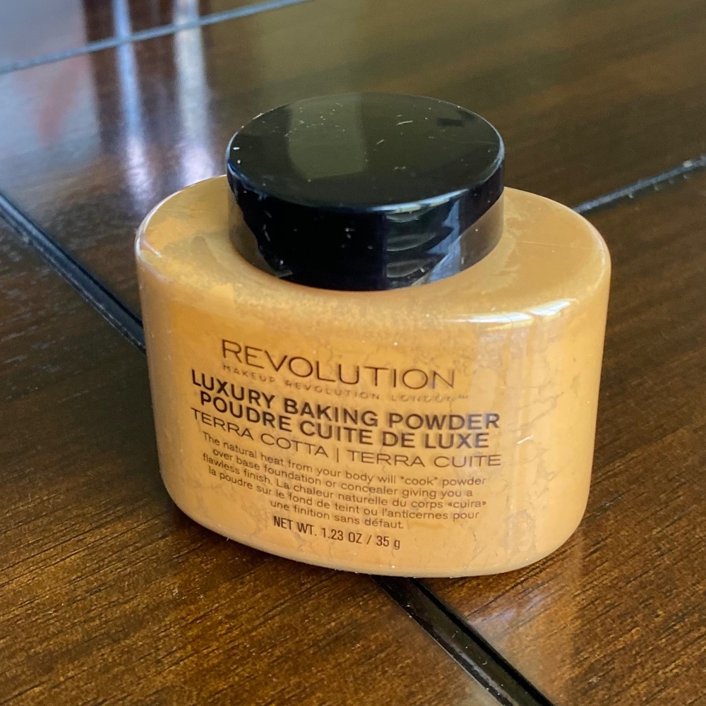Makeup Revolution Loose Baking Powder